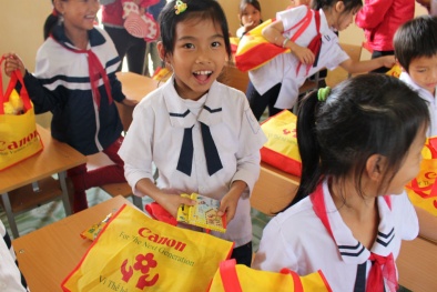 Tặng 3 lớp học mới cho trường miền núi khó khăn